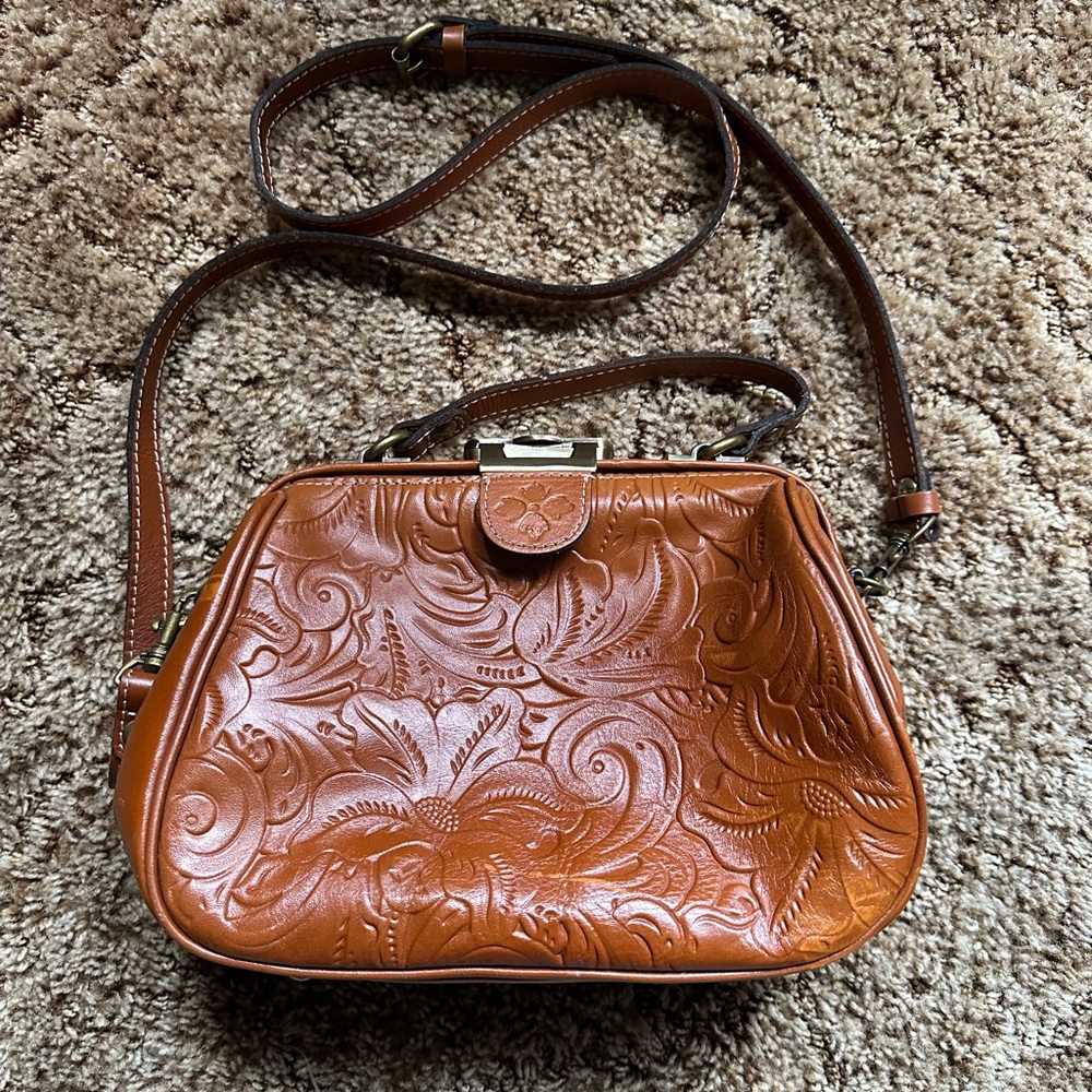 Patricia Nash snap close shoulder Purse EUC